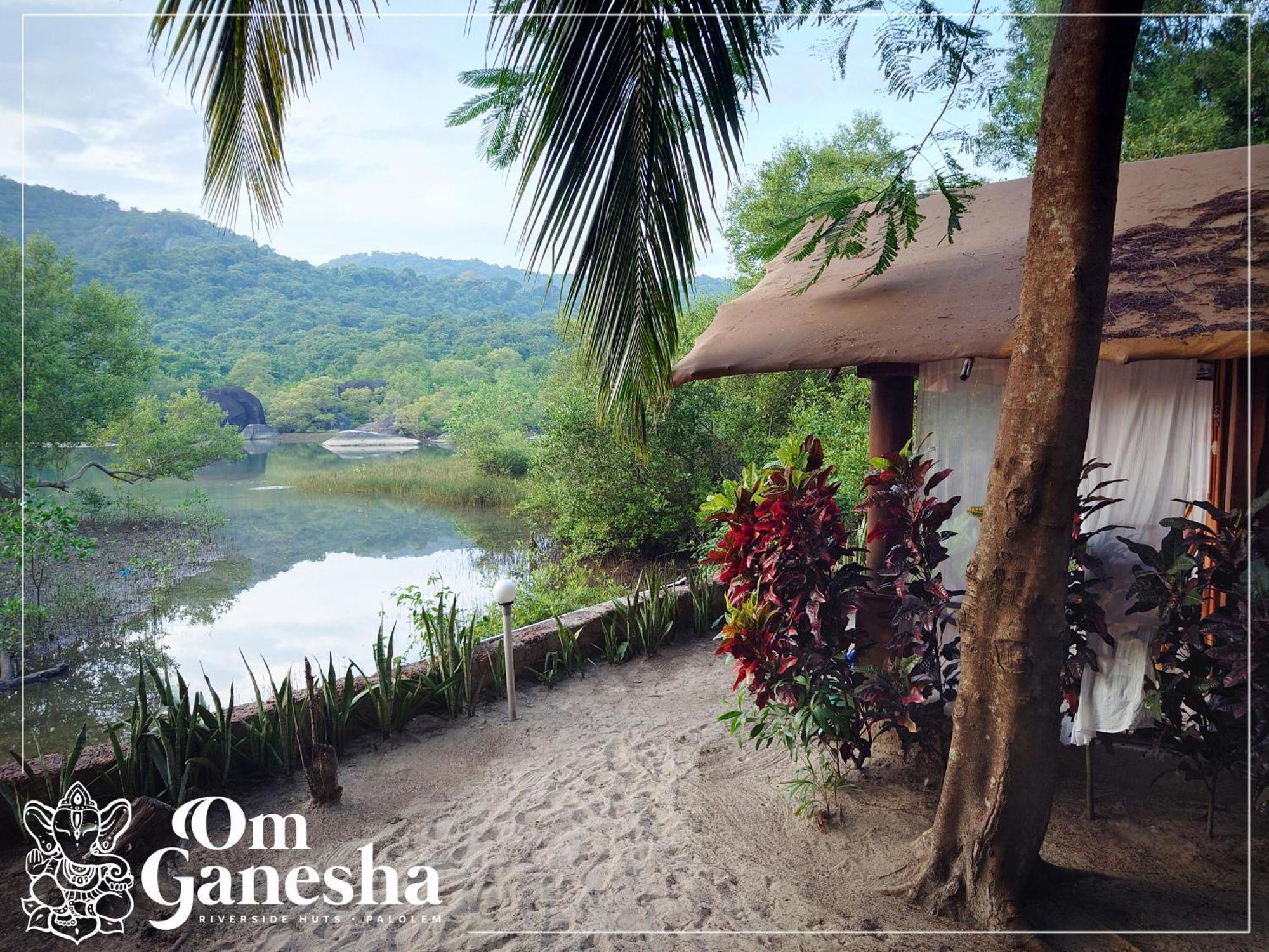 ホテル Om Ganesha パロレム エクステリア 写真
