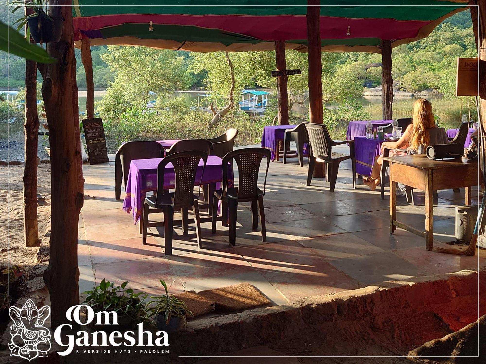 ホテル Om Ganesha パロレム エクステリア 写真