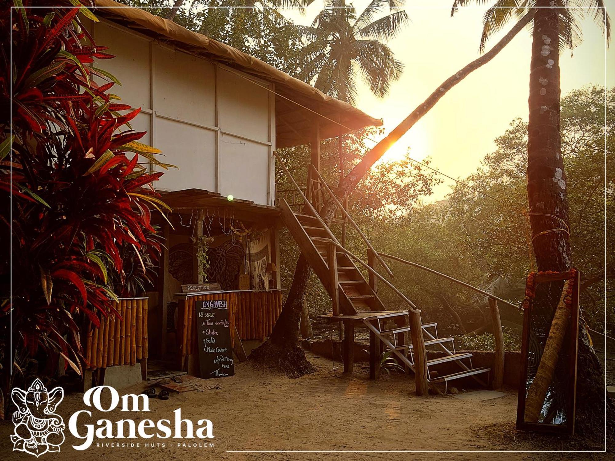 ホテル Om Ganesha パロレム エクステリア 写真